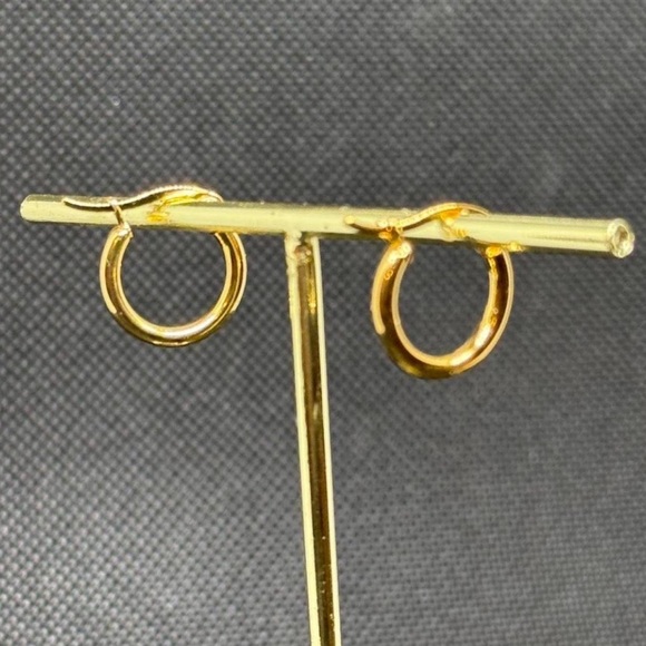 Small gold plated hoop earrings - Picture 6 of 7